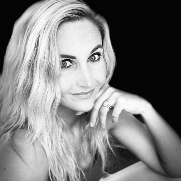 Meet your Posher, Laura - Picture 1 of 1